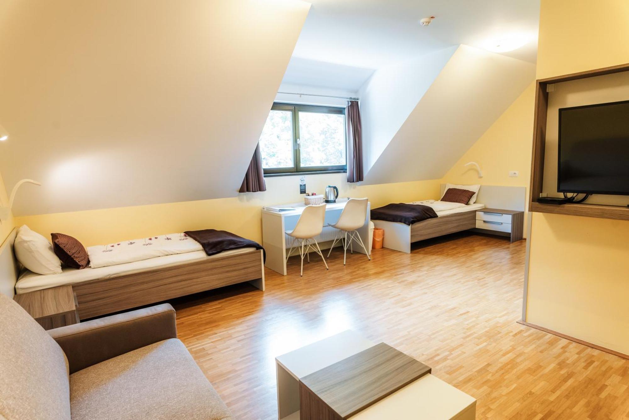 Dvorec Trebnik - Sobe Slovenske Konjice ภายนอก รูปภาพ