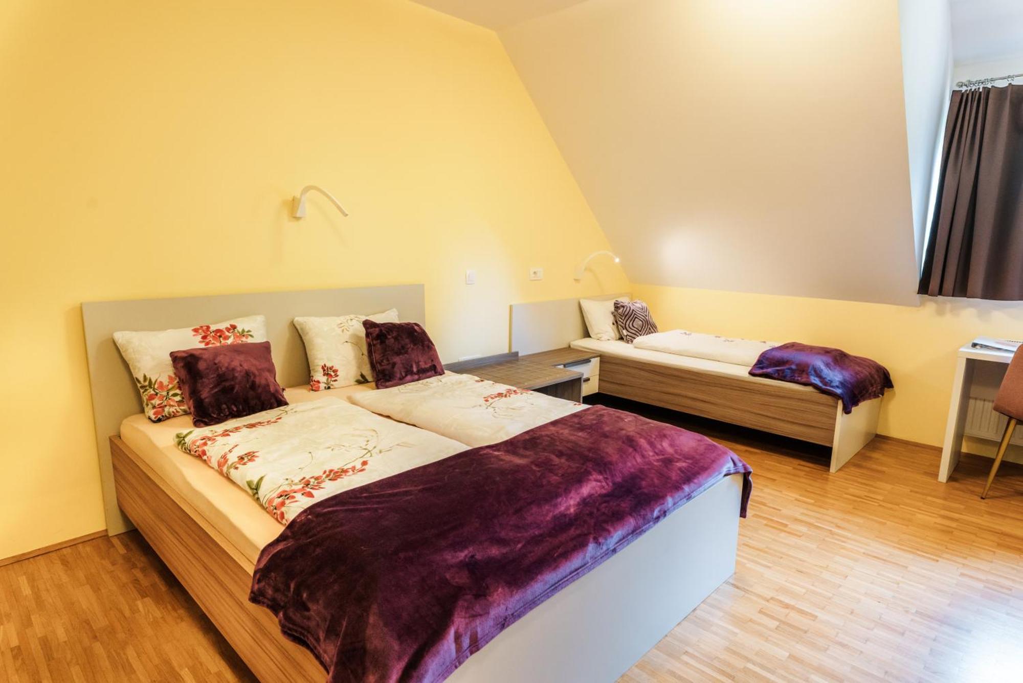 Dvorec Trebnik - Sobe Slovenske Konjice ภายนอก รูปภาพ