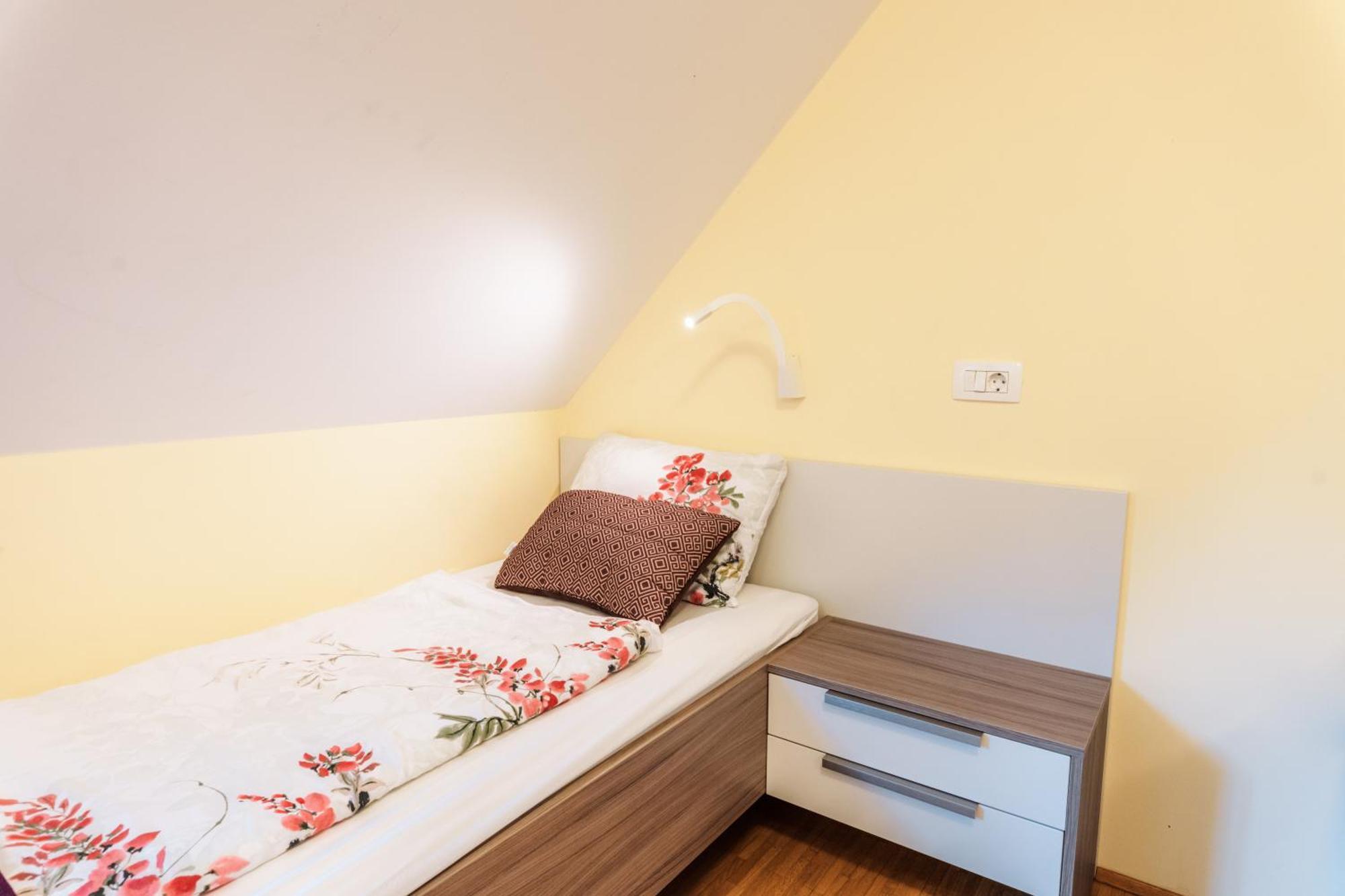 Dvorec Trebnik - Sobe Slovenske Konjice ภายนอก รูปภาพ