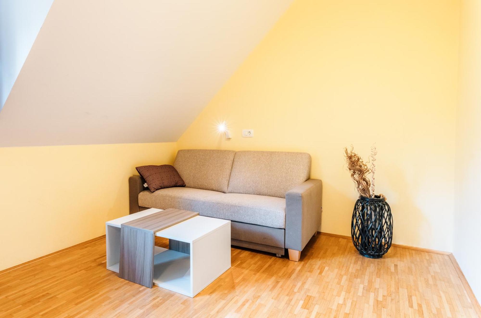 Dvorec Trebnik - Sobe Slovenske Konjice ภายนอก รูปภาพ