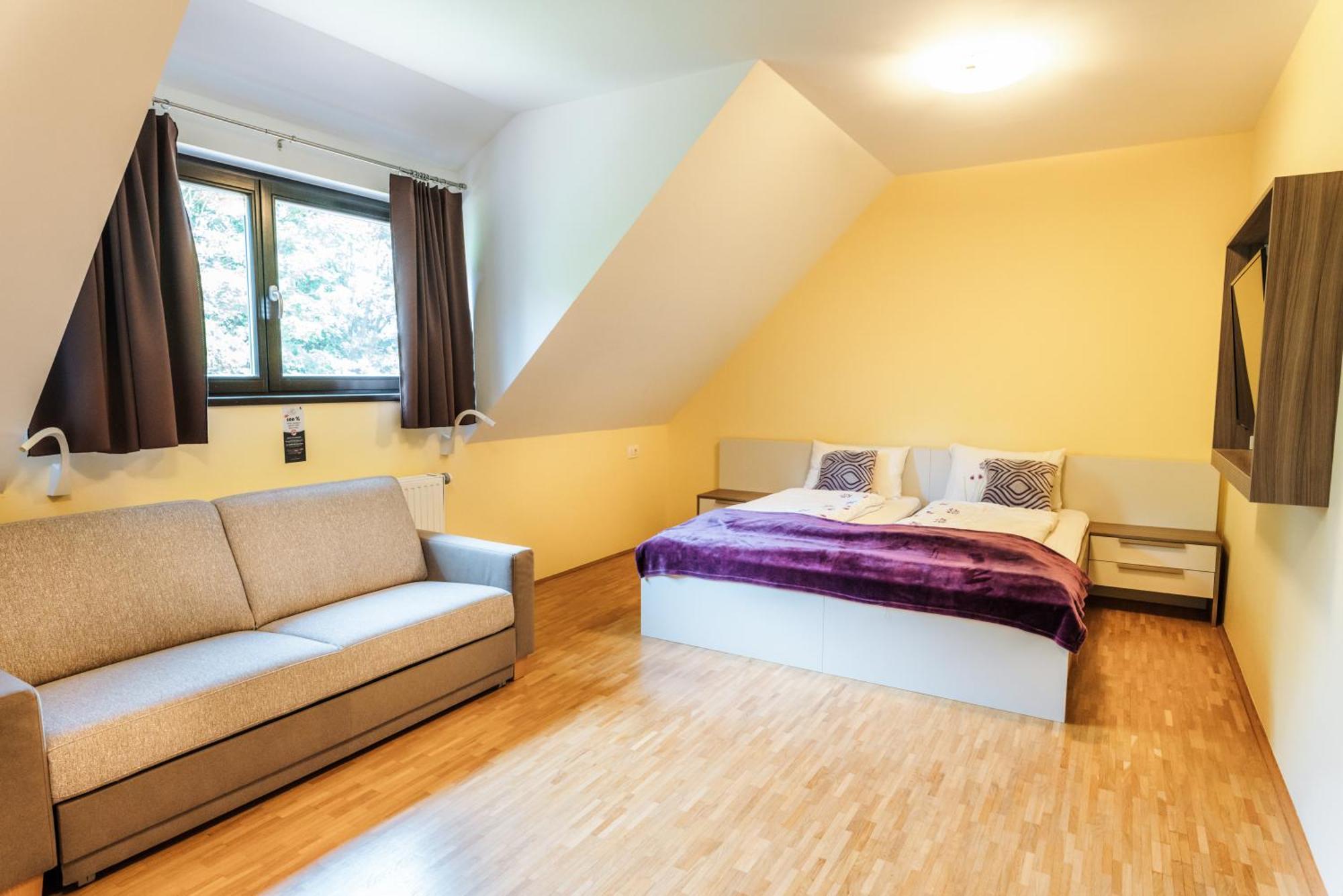 Dvorec Trebnik - Sobe Slovenske Konjice ภายนอก รูปภาพ
