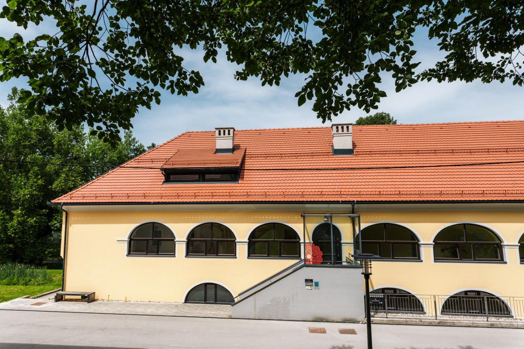 Dvorec Trebnik - Sobe Slovenske Konjice ภายนอก รูปภาพ