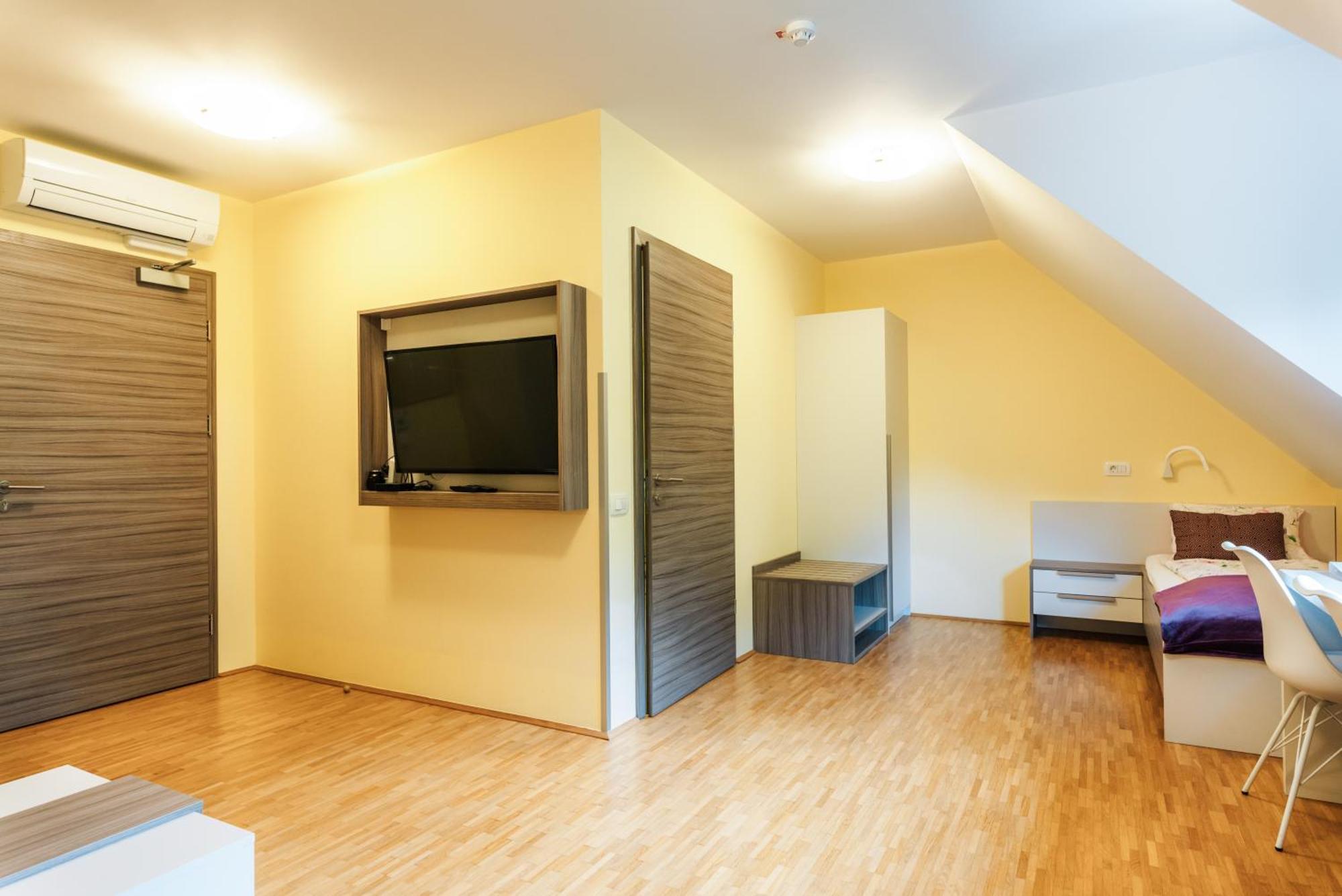 Dvorec Trebnik - Sobe Slovenske Konjice ภายนอก รูปภาพ